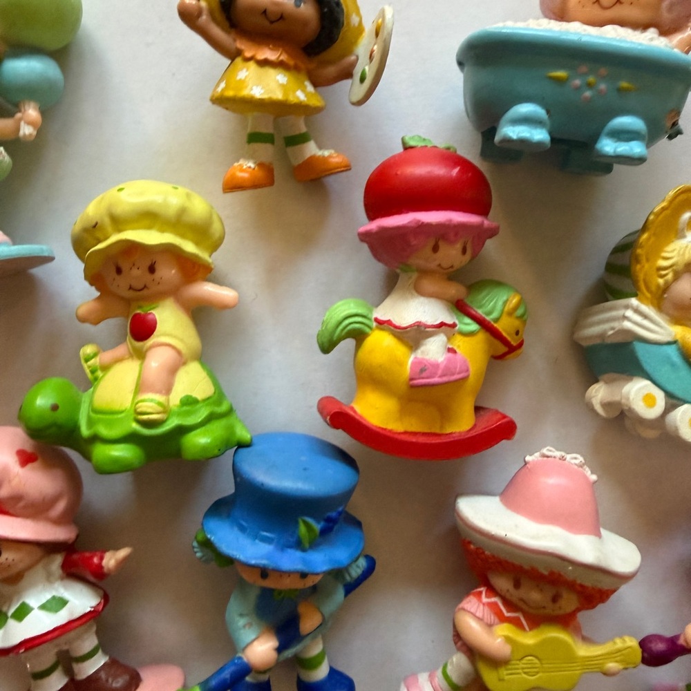 1982 Vintage Strawberry Shortcake Toy Collectibles- Lot of 13 - Picture 3 of 4